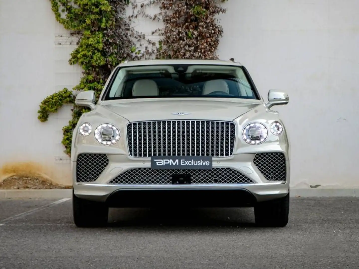 Bentley Bentayga Atelier Edition V8 4.0 550ch Beige - 2