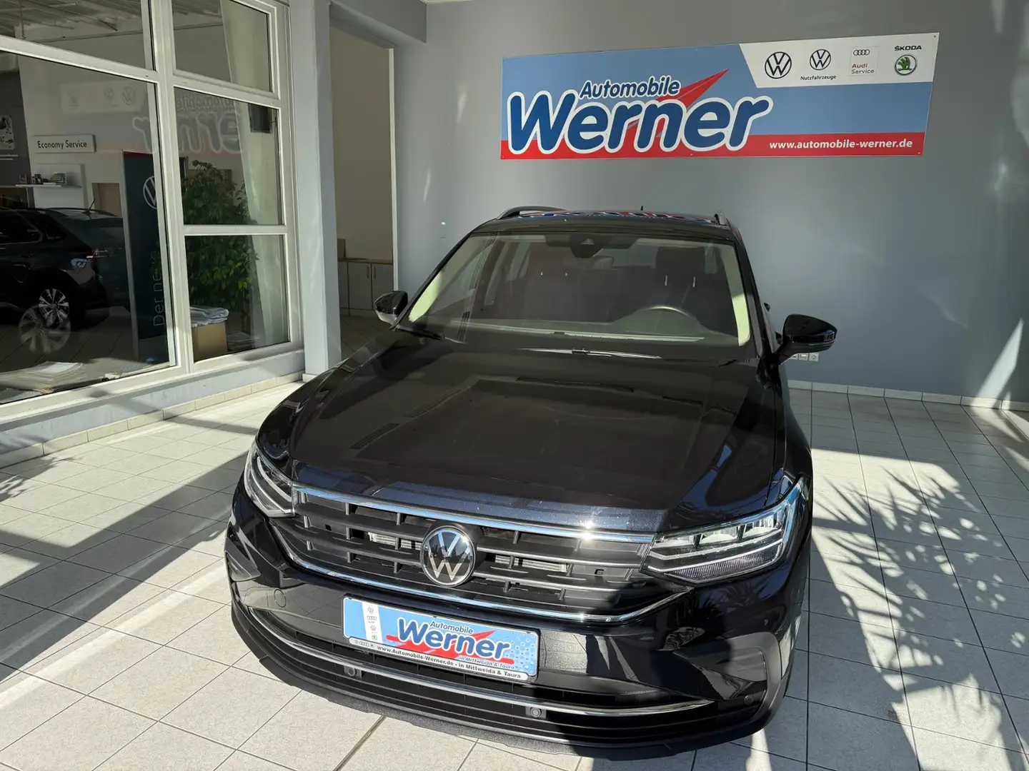 Volkswagen Tiguan MOVE 1.5TSI AHK Navi LED RKamera Negro - 2
