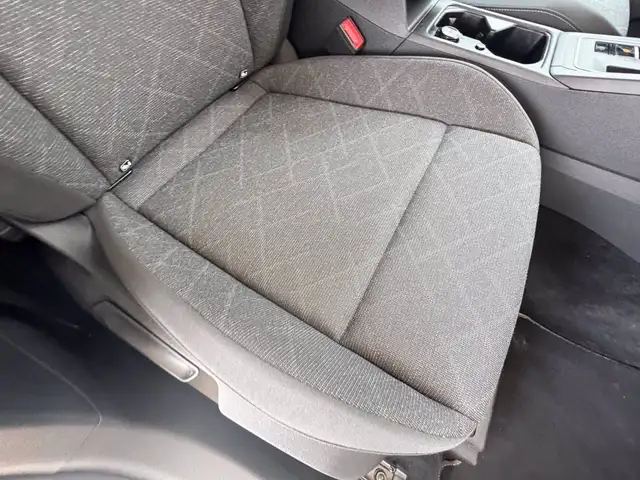 Volkswagen Golf view 9
