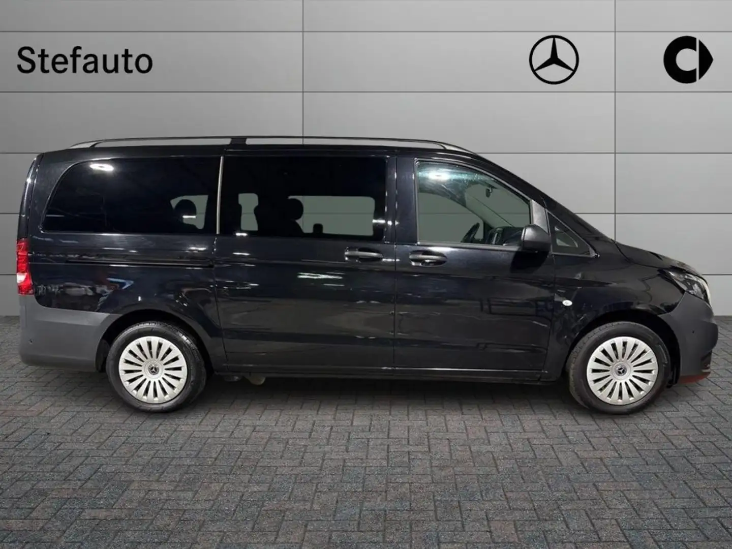 Mercedes-Benz Vito 2.0 116 CDI Tourer Long Schwarz - 2