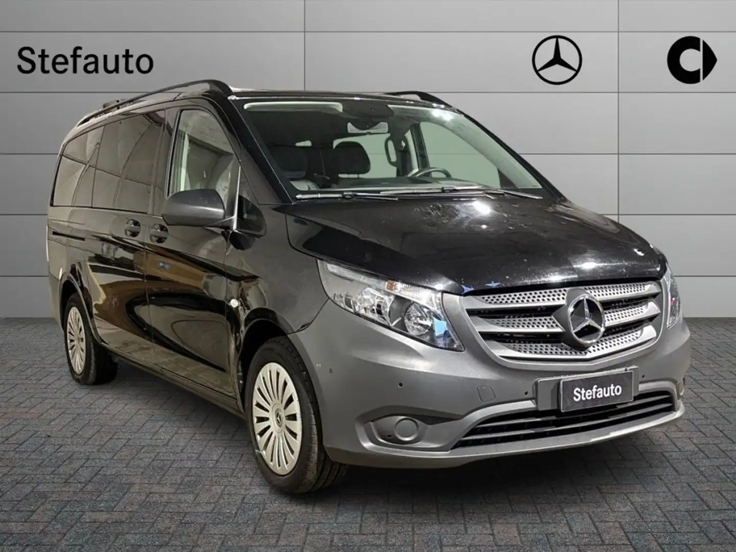 Mercedes-Benz Vito 2.0 116 CDI Tourer Long Schwarz - 1