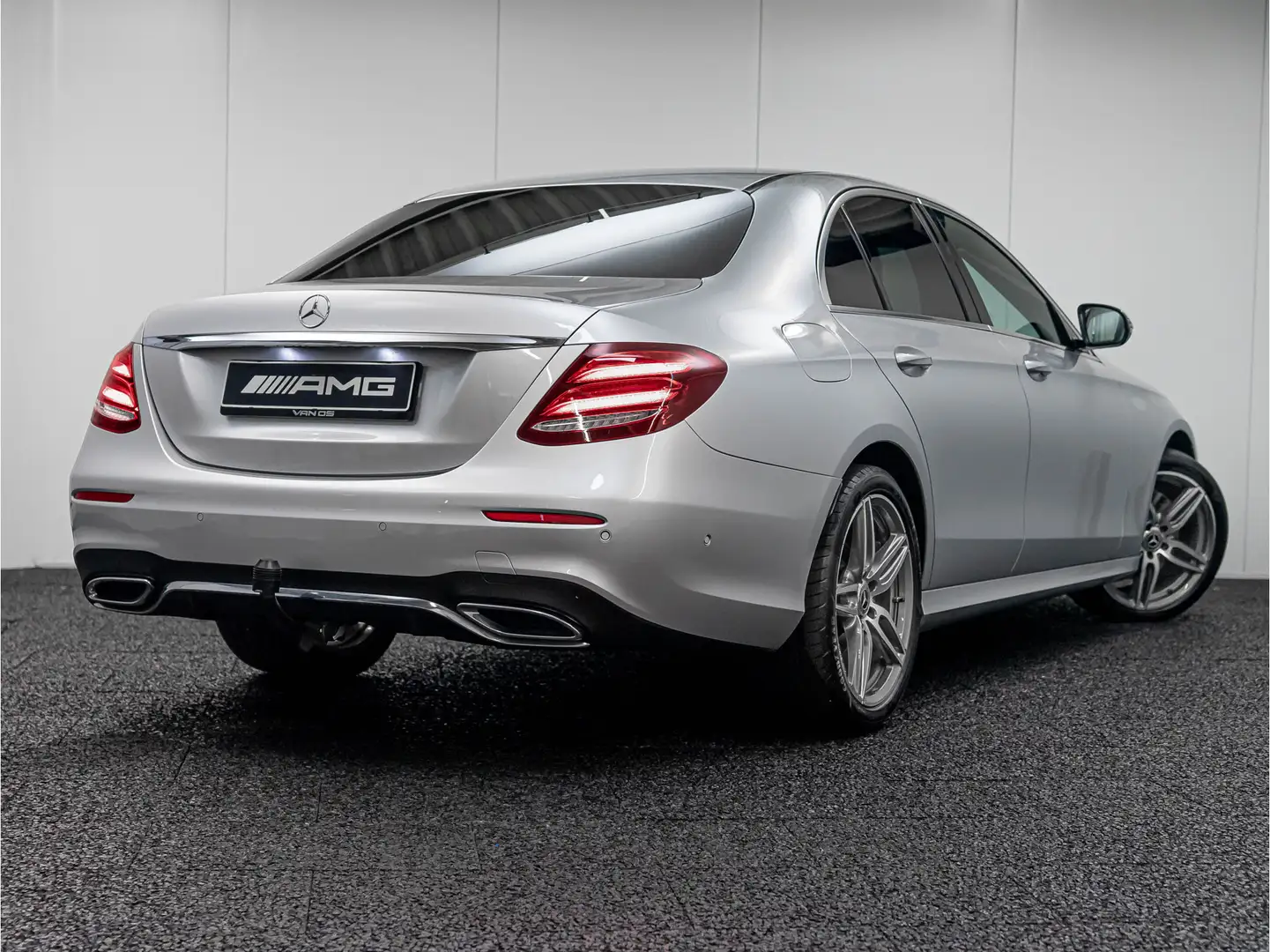 Mercedes-Benz E 220 E d AMG Line | Trekhaak | Leder | Grau - 2