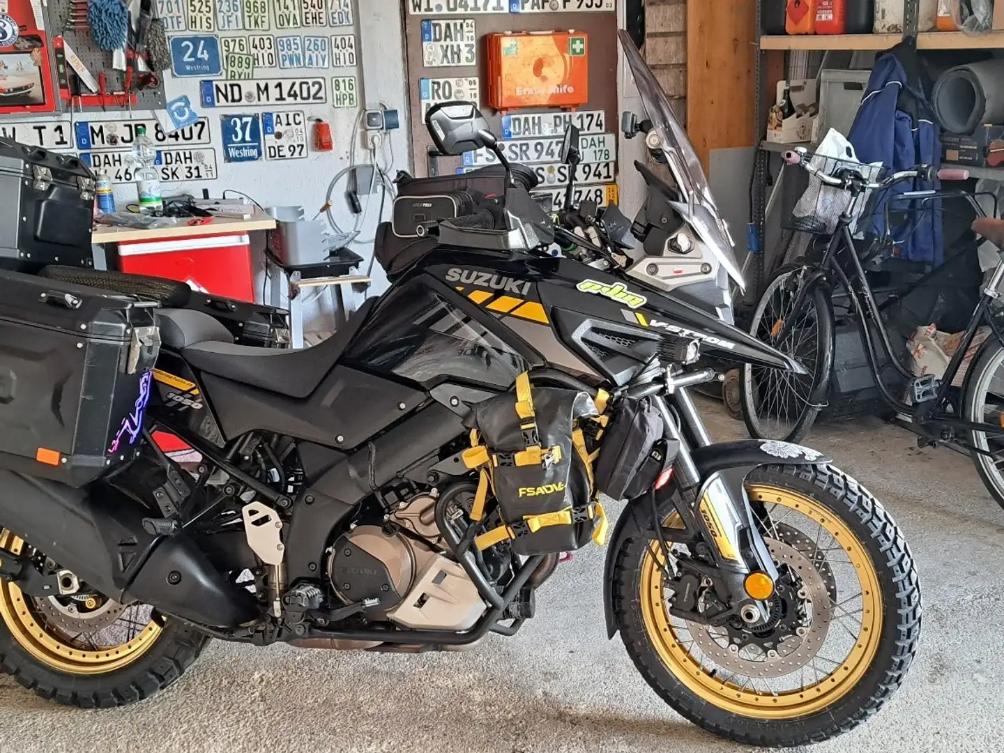 Suzuki V-Strom 1050 XT Schwarz - 1