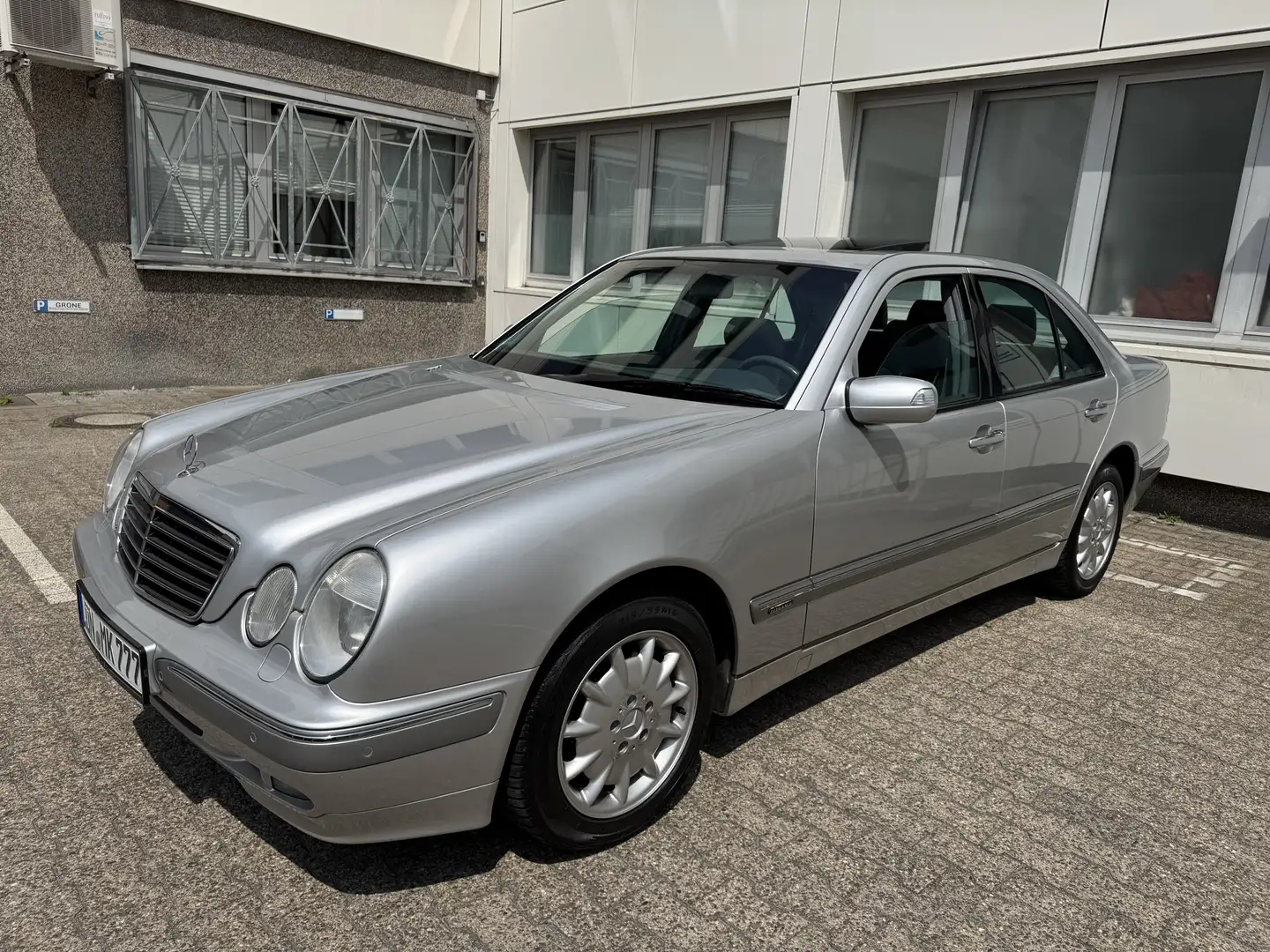 Mercedes-Benz E 280 Classic Aut. - 1