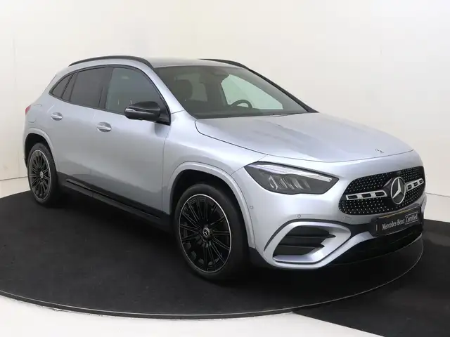 Mercedes-Benz Gla view 2