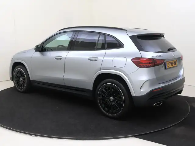 Mercedes-Benz Gla view 3