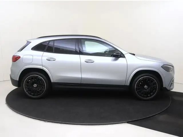 Mercedes-Benz Gla view 9