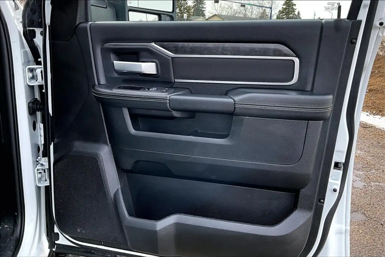 RAM 3500 снимка RAM 3500