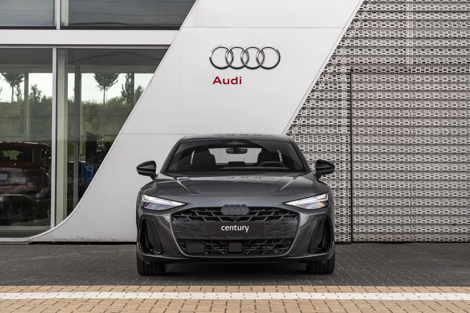 Audi A6 Limousine S Edition 2.0 TFSI e 220 kW / 299 PK Lim Grijs - 2