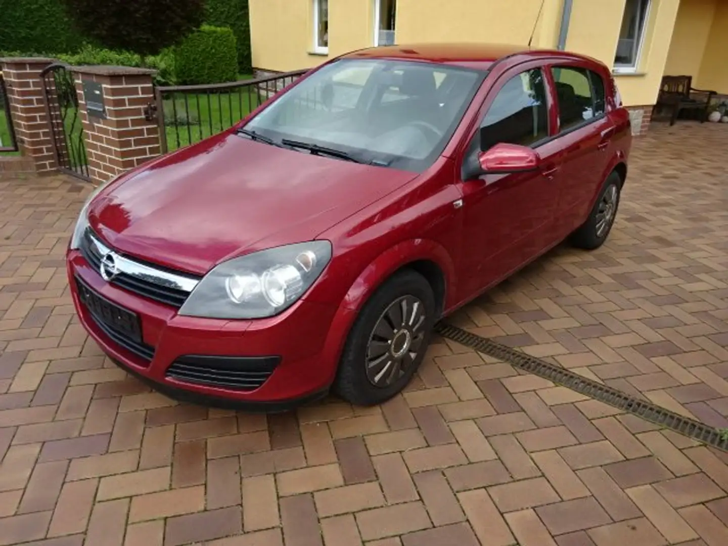 Opel Astra Astra Fließheck  5-Türer 1.4+TüV 04/2026 Rot - 1