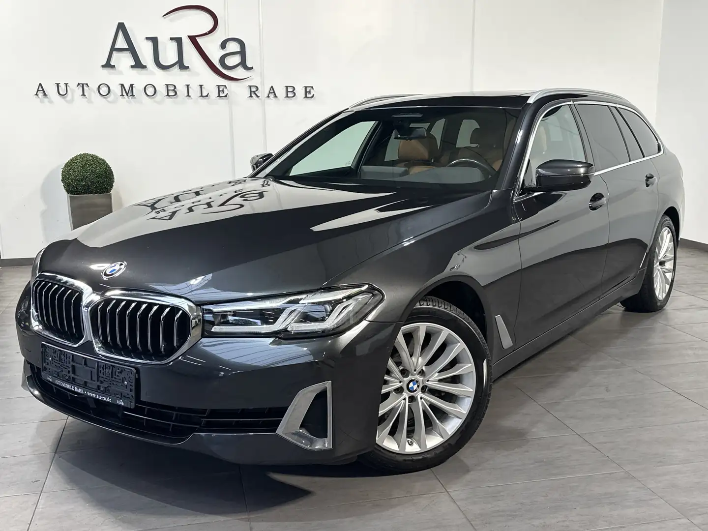 BMW 520 Touring Luxury-Line NAV+LED+AHK+H&K+PANO+VC Gris - 2