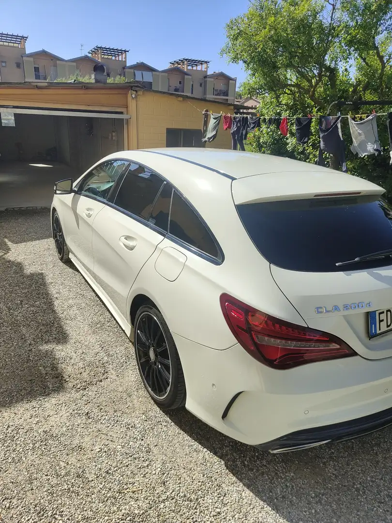 Mercedes-Benz CLA 200 Shooting Brake d Premium Dark Night auto - 1
