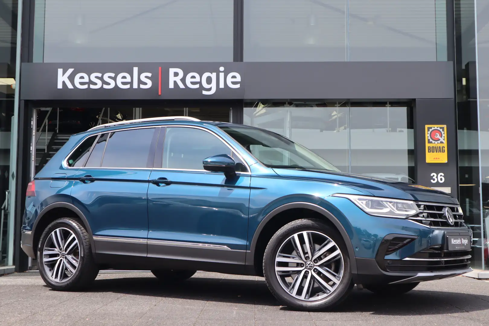 Volkswagen Tiguan 1.5 eHybrid Elegance IQ CarPlay Keyless elec.trekh Blauw - 2