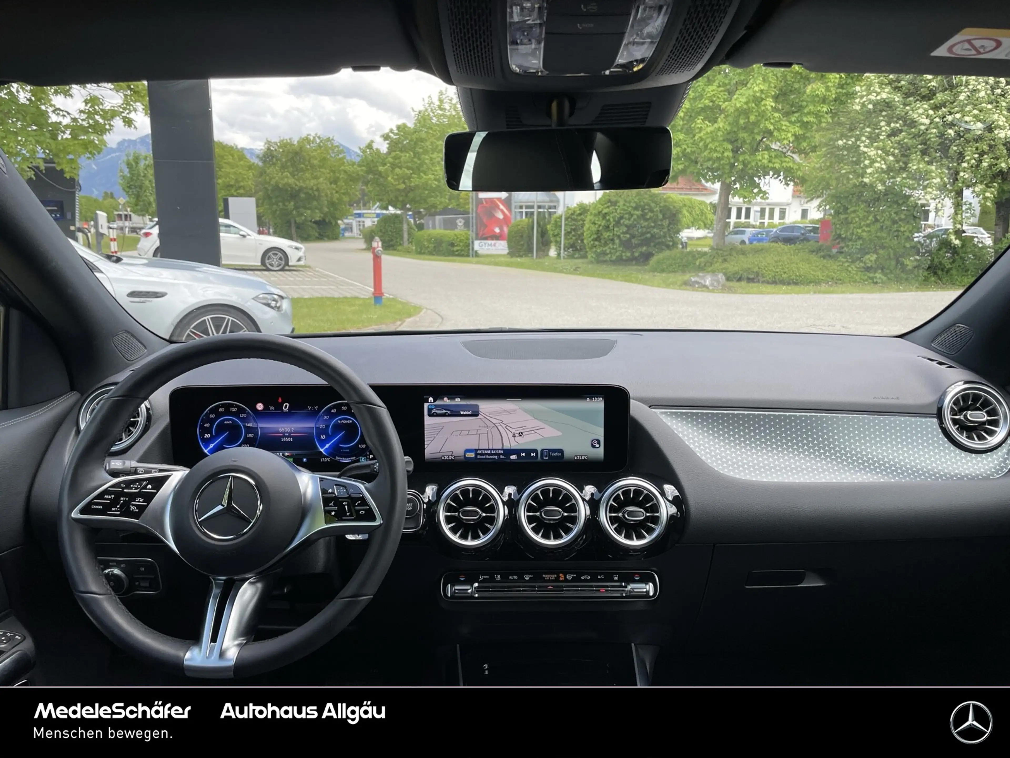 Mercedes-Benz EQA 300 EQA 300 4M Progressive Vorr-Dist Kam LED KeylGO — photo 12