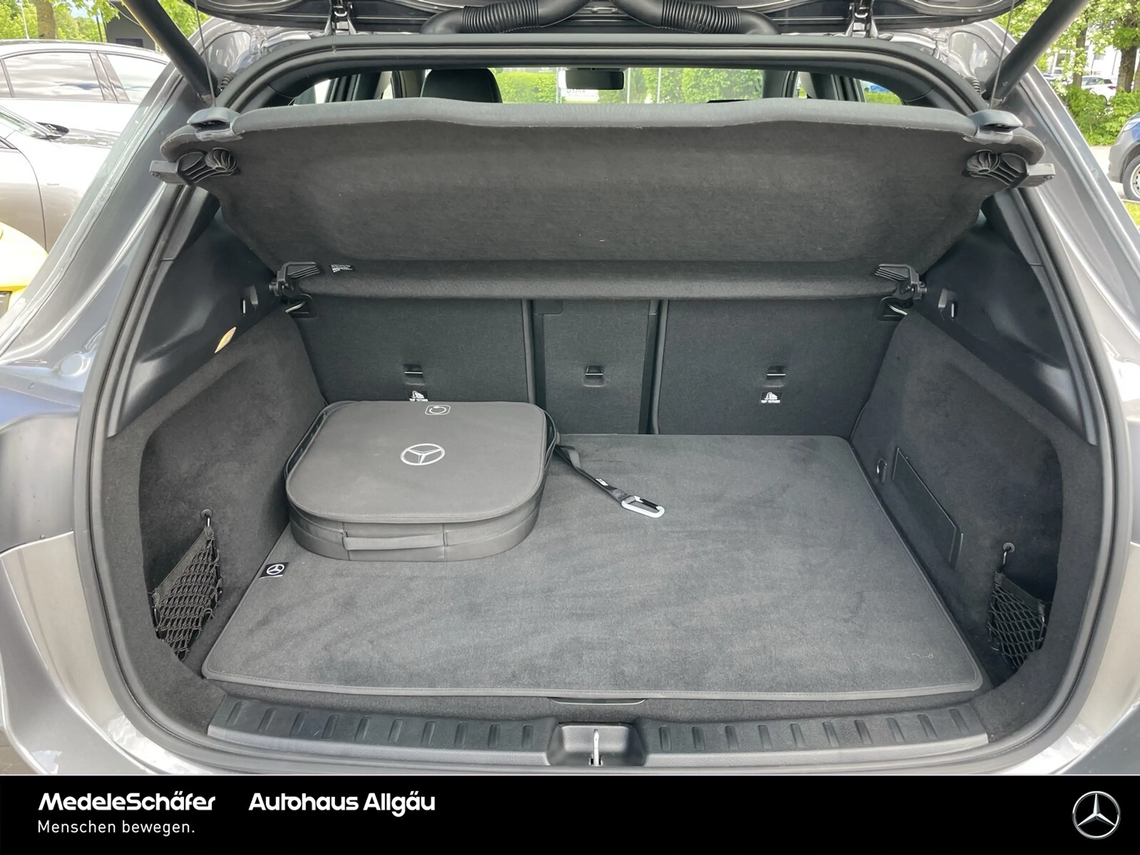 Mercedes-Benz EQA 300 EQA 300 4M Progressive Vorr-Dist Kam LED KeylGO — photo 9