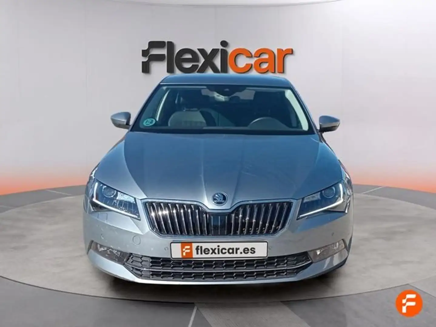 Skoda Superb 2.0TDI AdBlue SportLine DSG 110kW Gris - 2