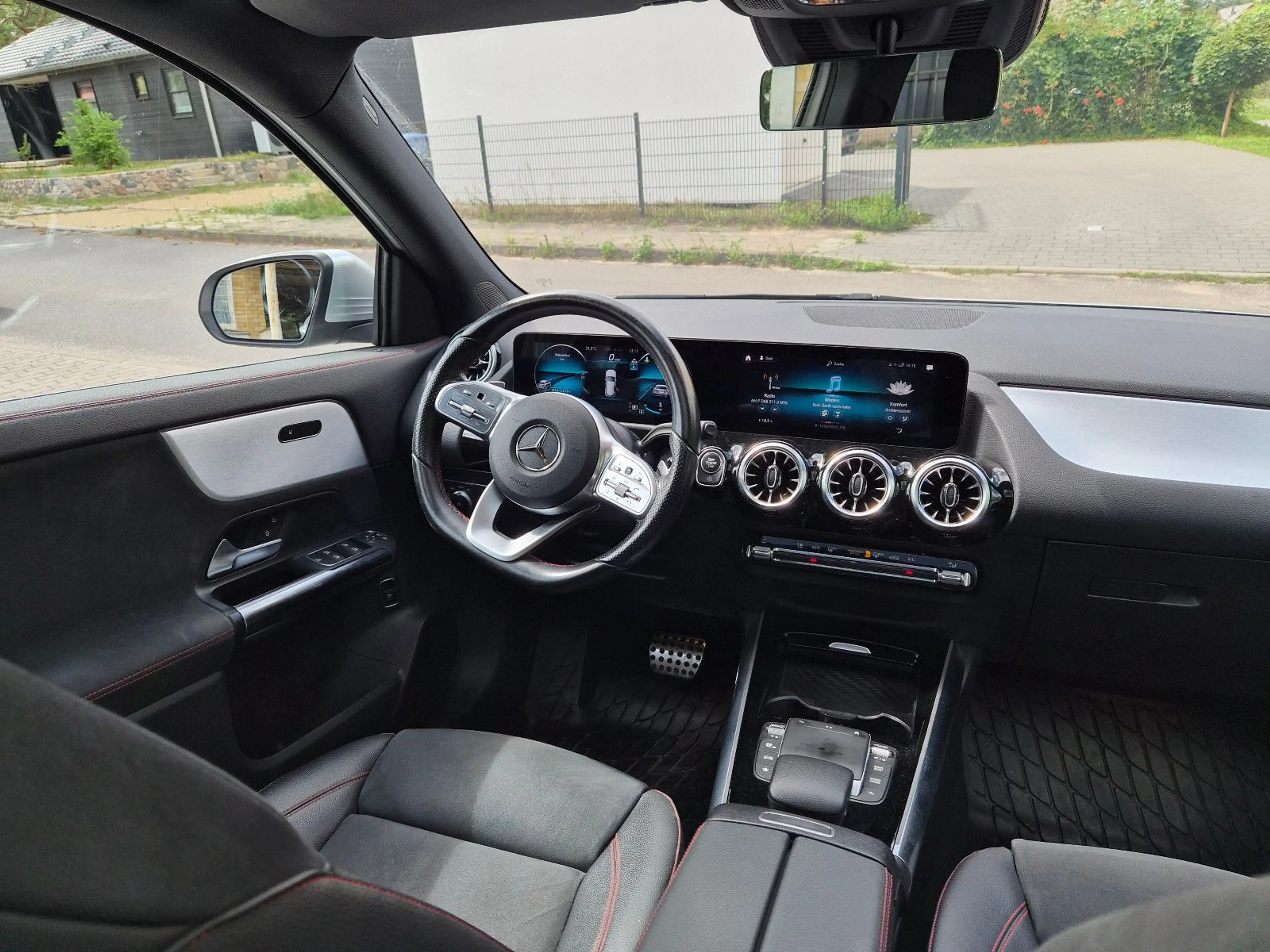 Mercedes-Benz GLA 250 4Matic AMG Line Panorama/LED/AHK — photo 4