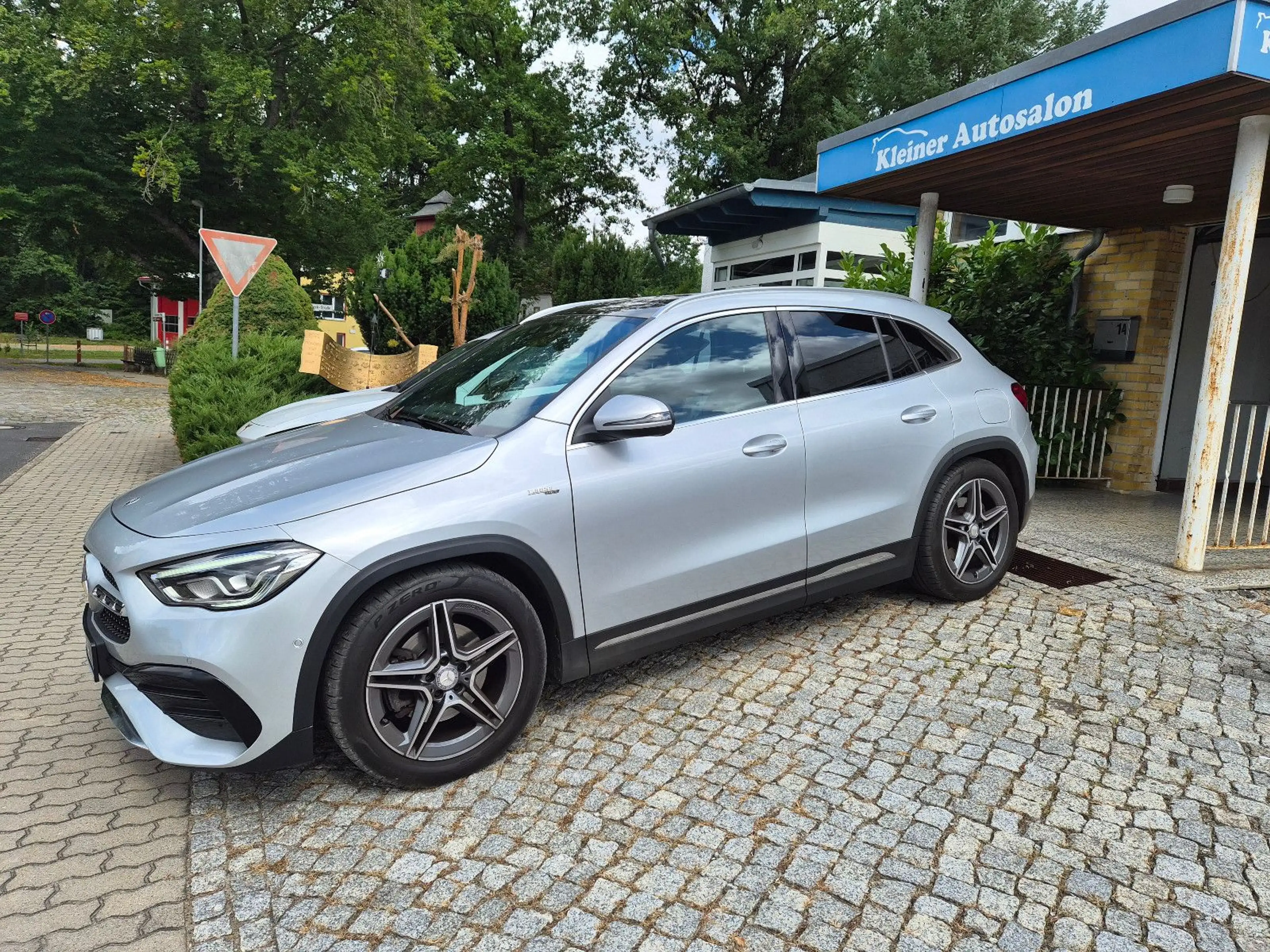 Mercedes-Benz GLA 250 4Matic AMG Line Panorama/LED/AHK — photo 3