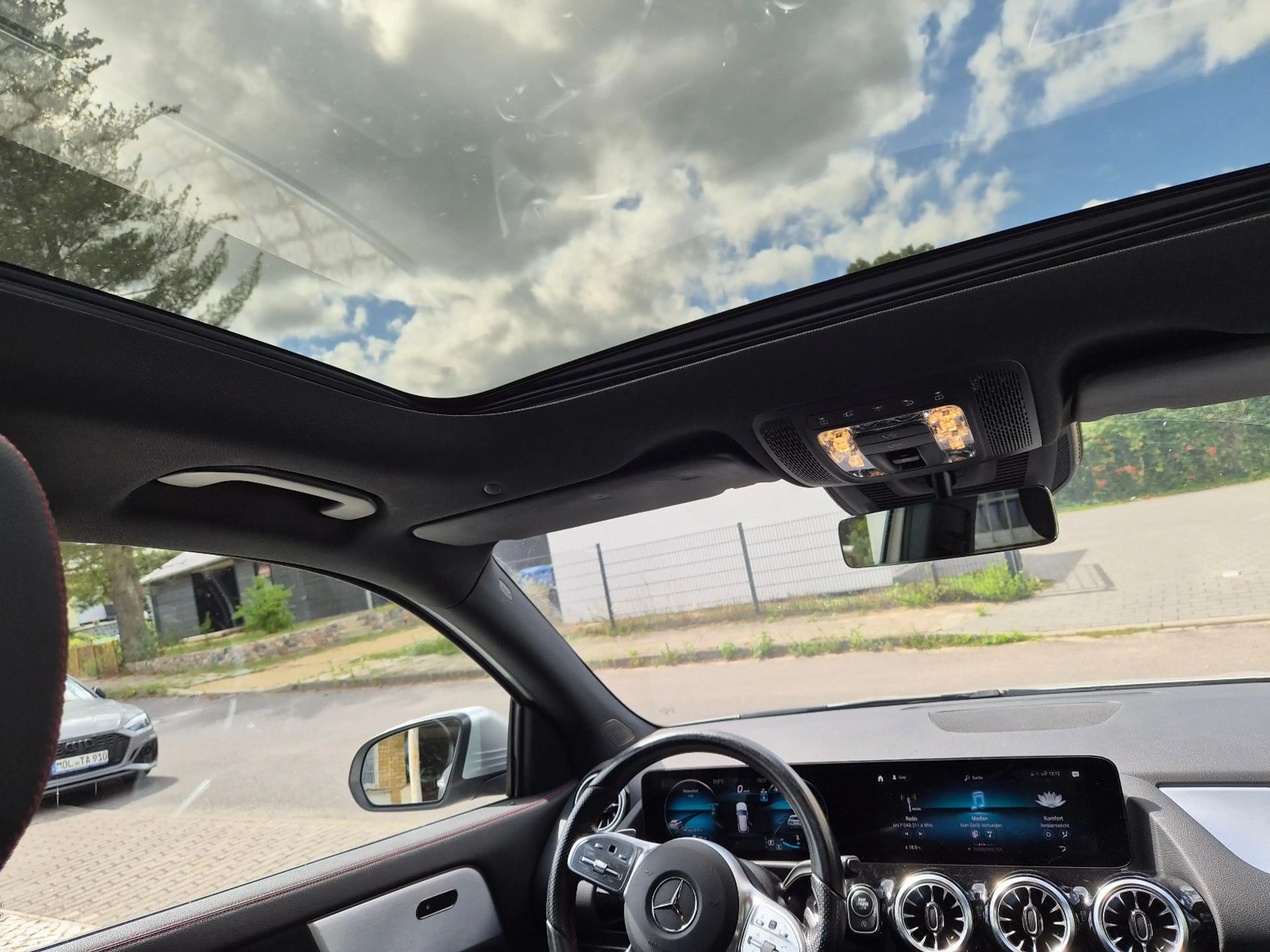 Mercedes-Benz GLA 250 4Matic AMG Line Panorama/LED/AHK — photo 6