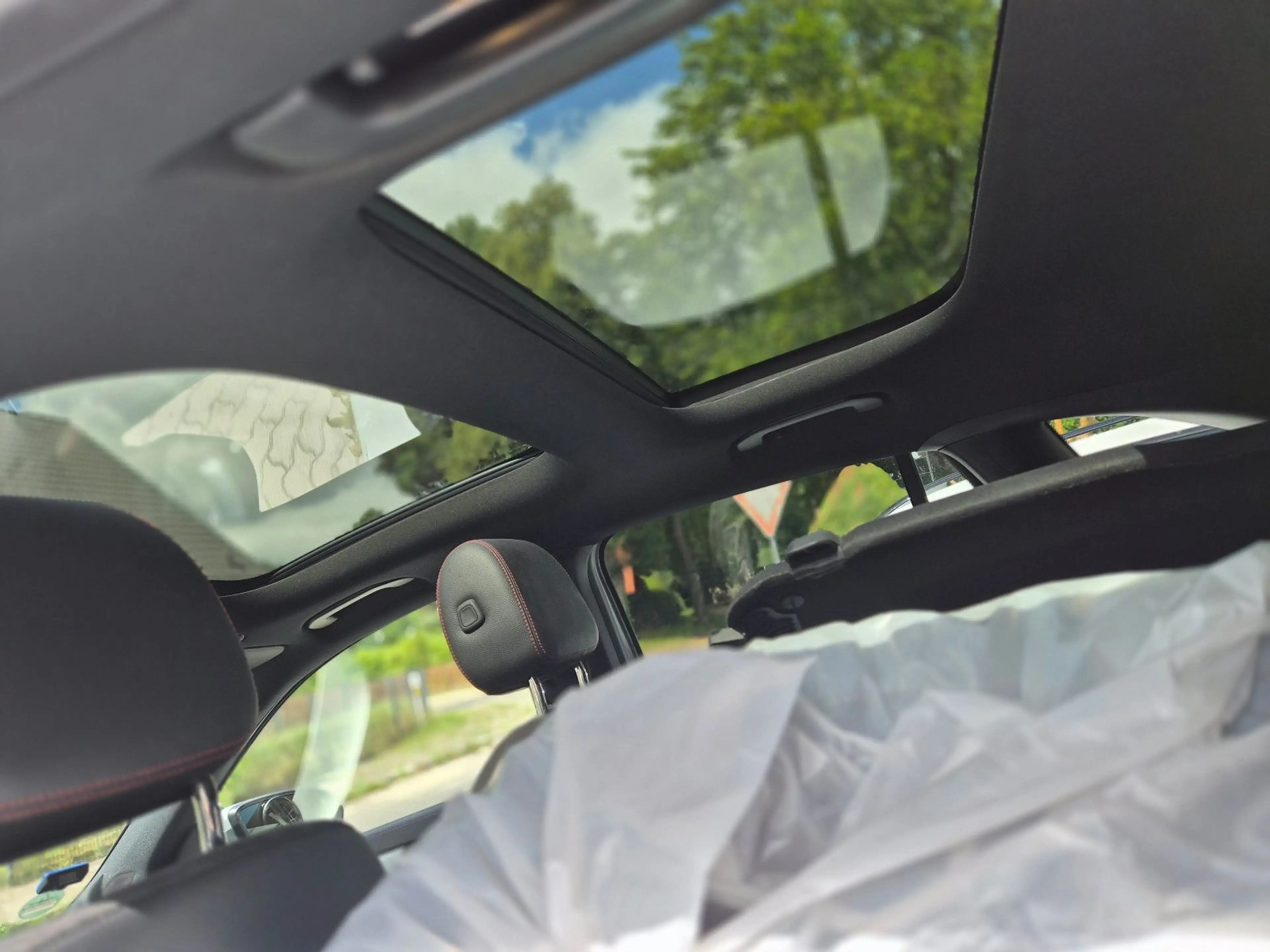 Mercedes-Benz GLA 250 4Matic AMG Line Panorama/LED/AHK — photo 14