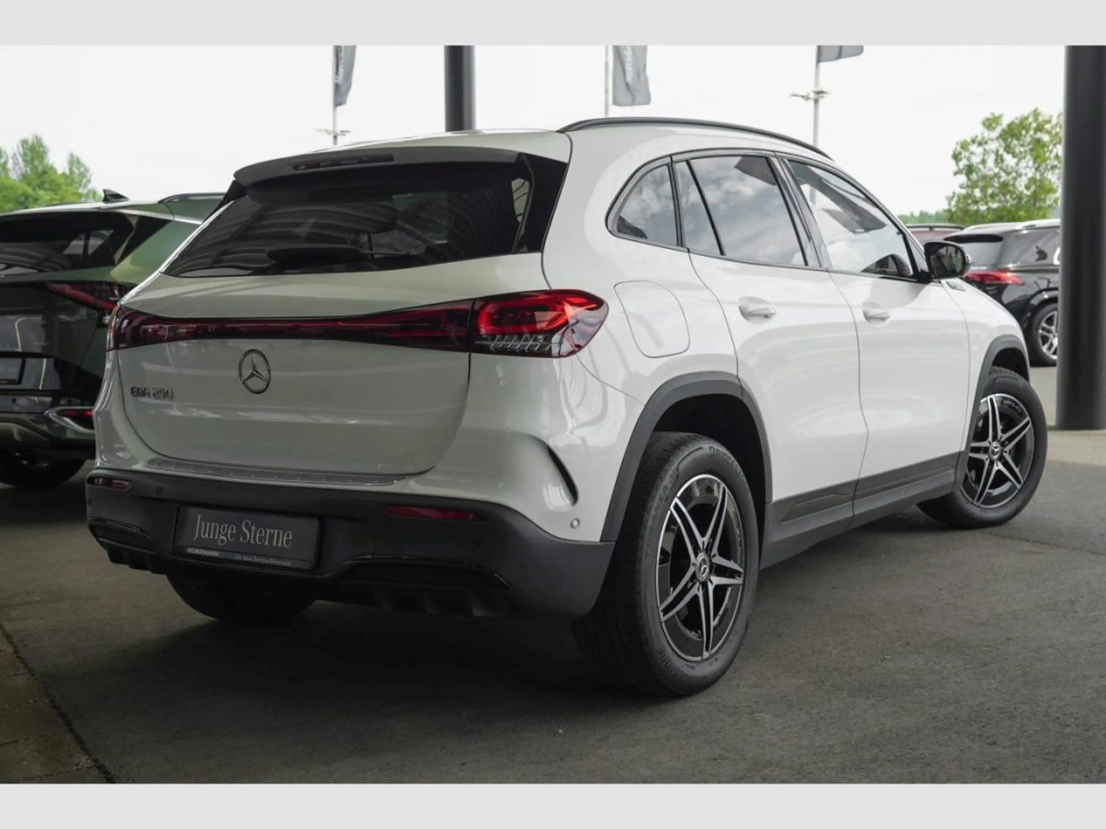 Mercedes-Benz EQA 250 AMG Night EasyPack Kamera SpurH ParkA — photo 3