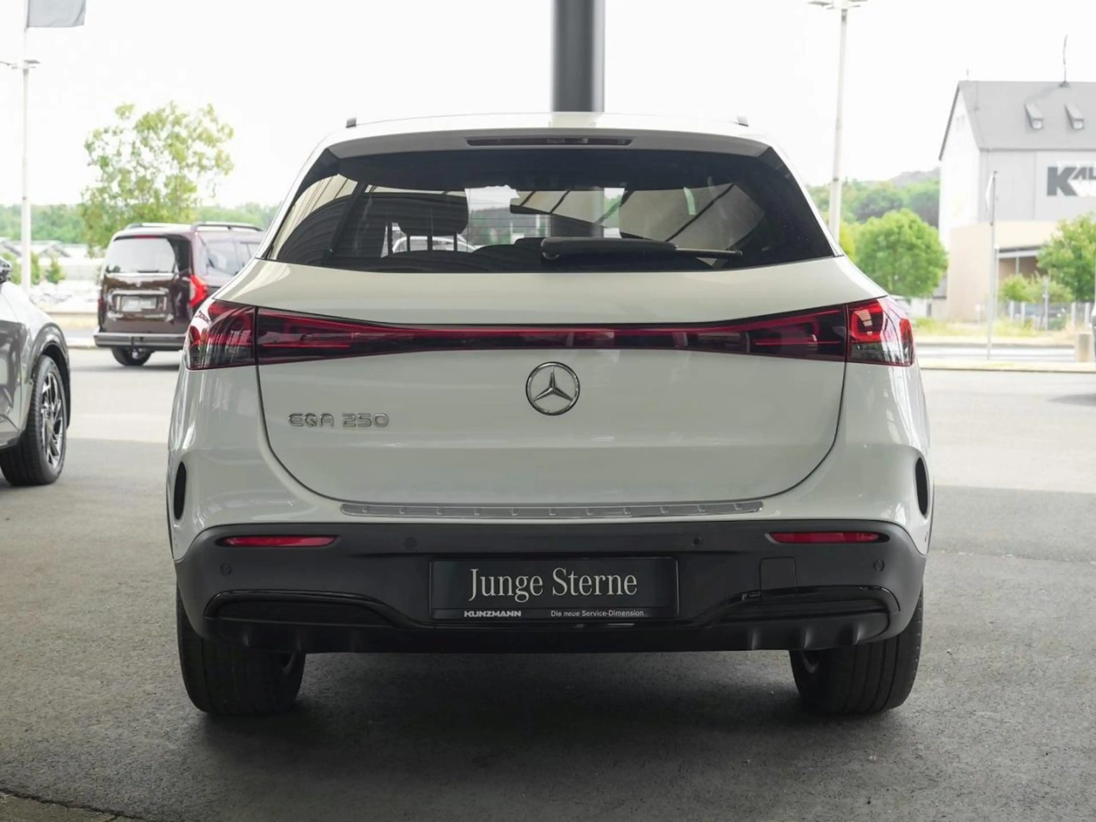 Mercedes-Benz EQA 250 AMG Night EasyPack Kamera SpurH ParkA — photo 4