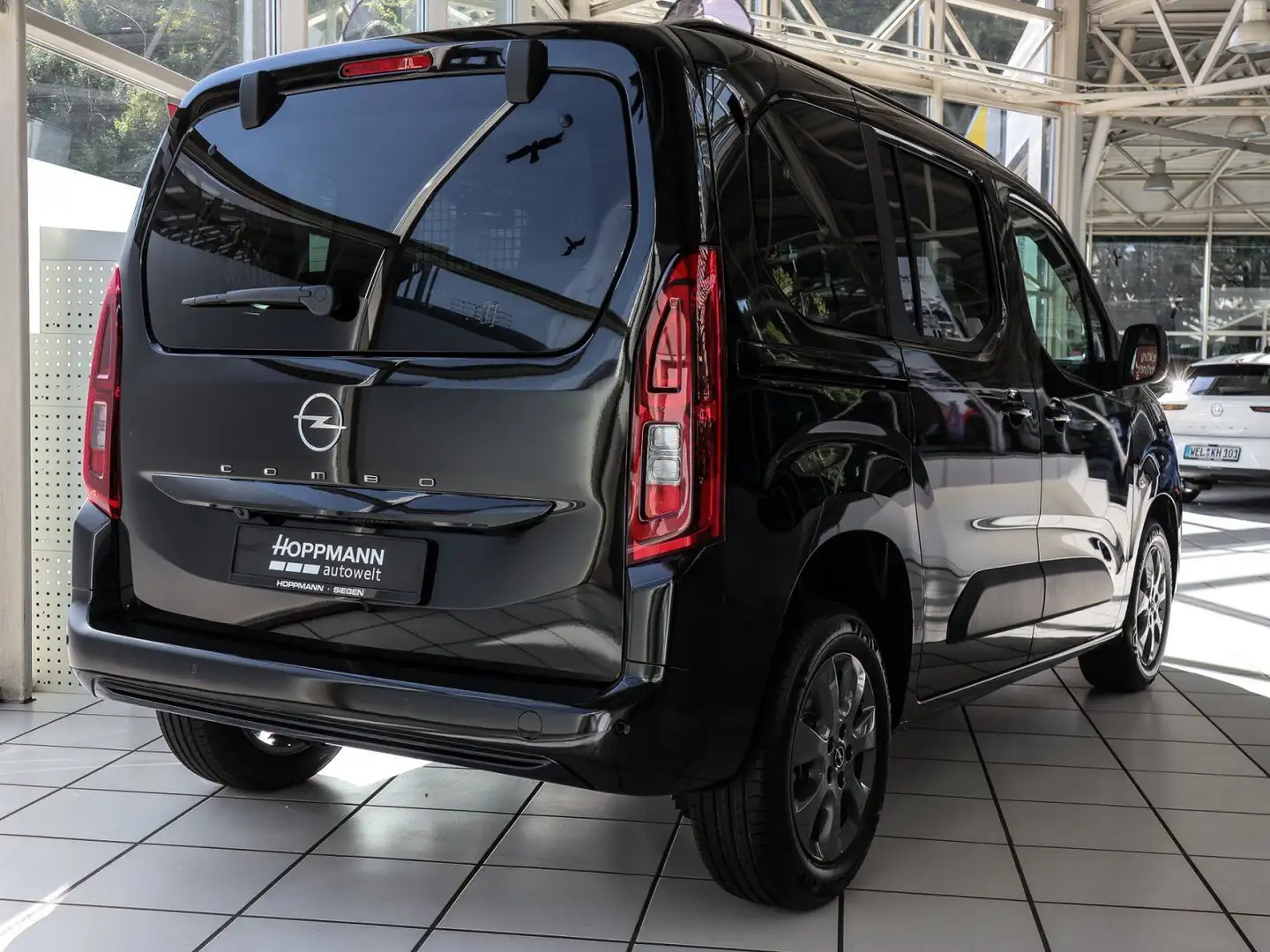 Opel Combo Edition N1 1.5 Diesel, 5 kW / 102 PS) MT-6 Schwarz - 2