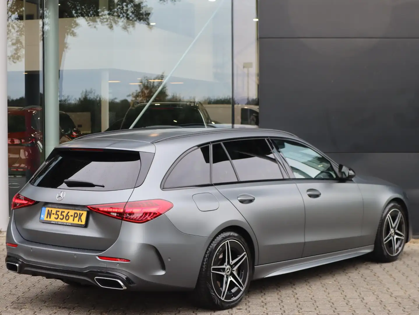 Mercedes-Benz C 200 Estate Launch Edition AMG Line Grijs - 2