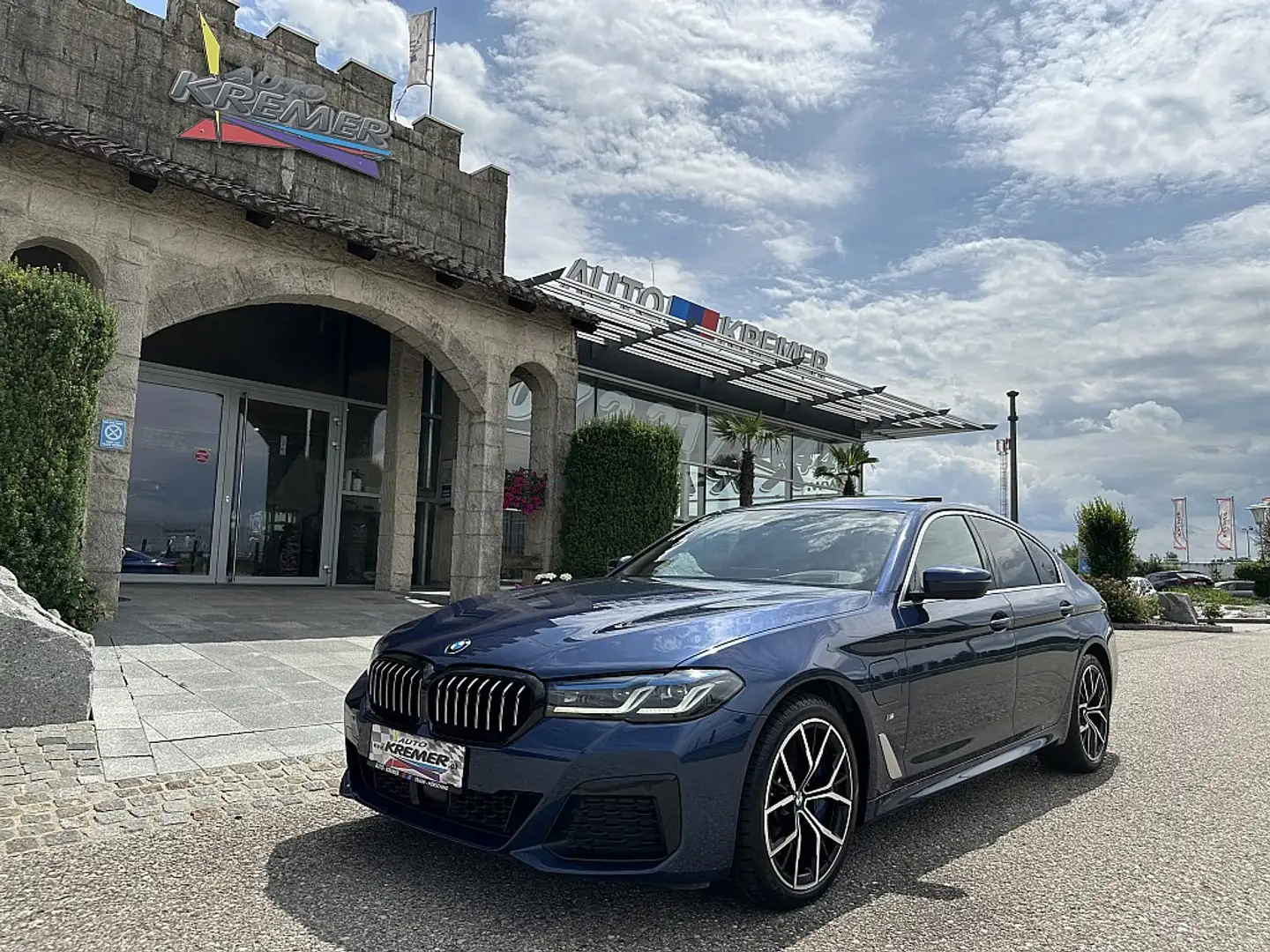BMW 545 e PHEV xDrive Aut. M-Paket/LASER/H&K/SHD/ACC/SH... Blau - 2