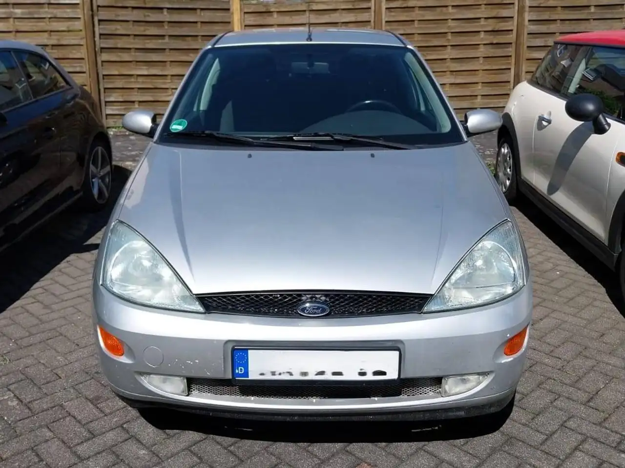 Ford Focus Stufenheck 1.6 Futura TÜV neu bis 6 2028, foto 1