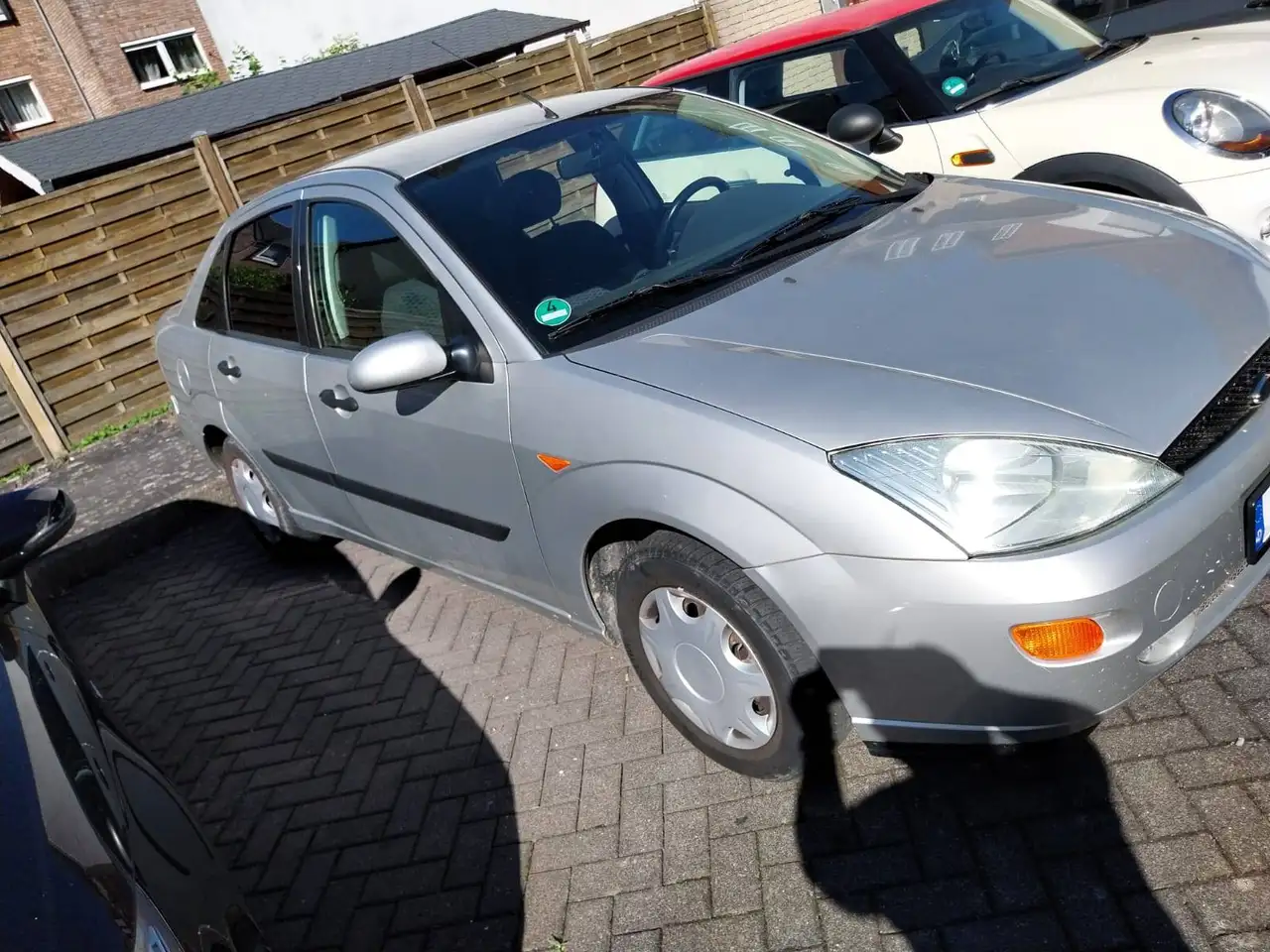 Ford Focus Stufenheck 1.6 Futura TÜV neu bis 6 2028, foto 3