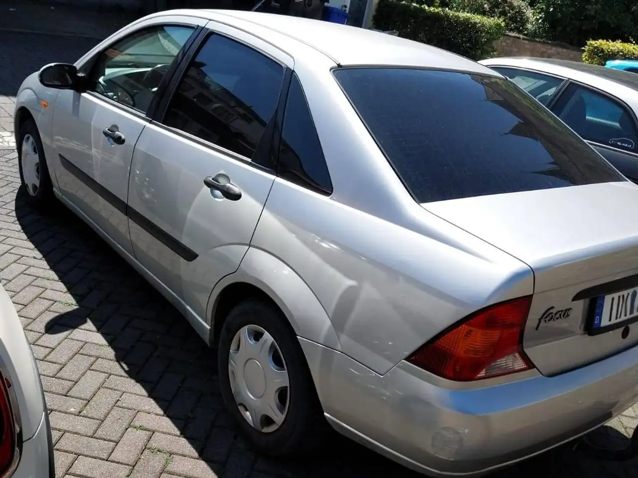 Ford Focus Stufenheck 1.6 Futura TÜV neu bis 6 2028, foto 2