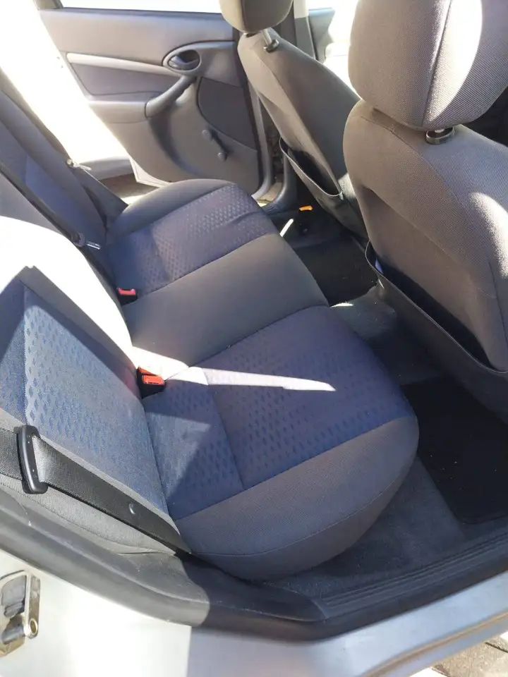 Ford Focus Stufenheck 1.6 Futura TÜV neu bis 6 2028, foto 6