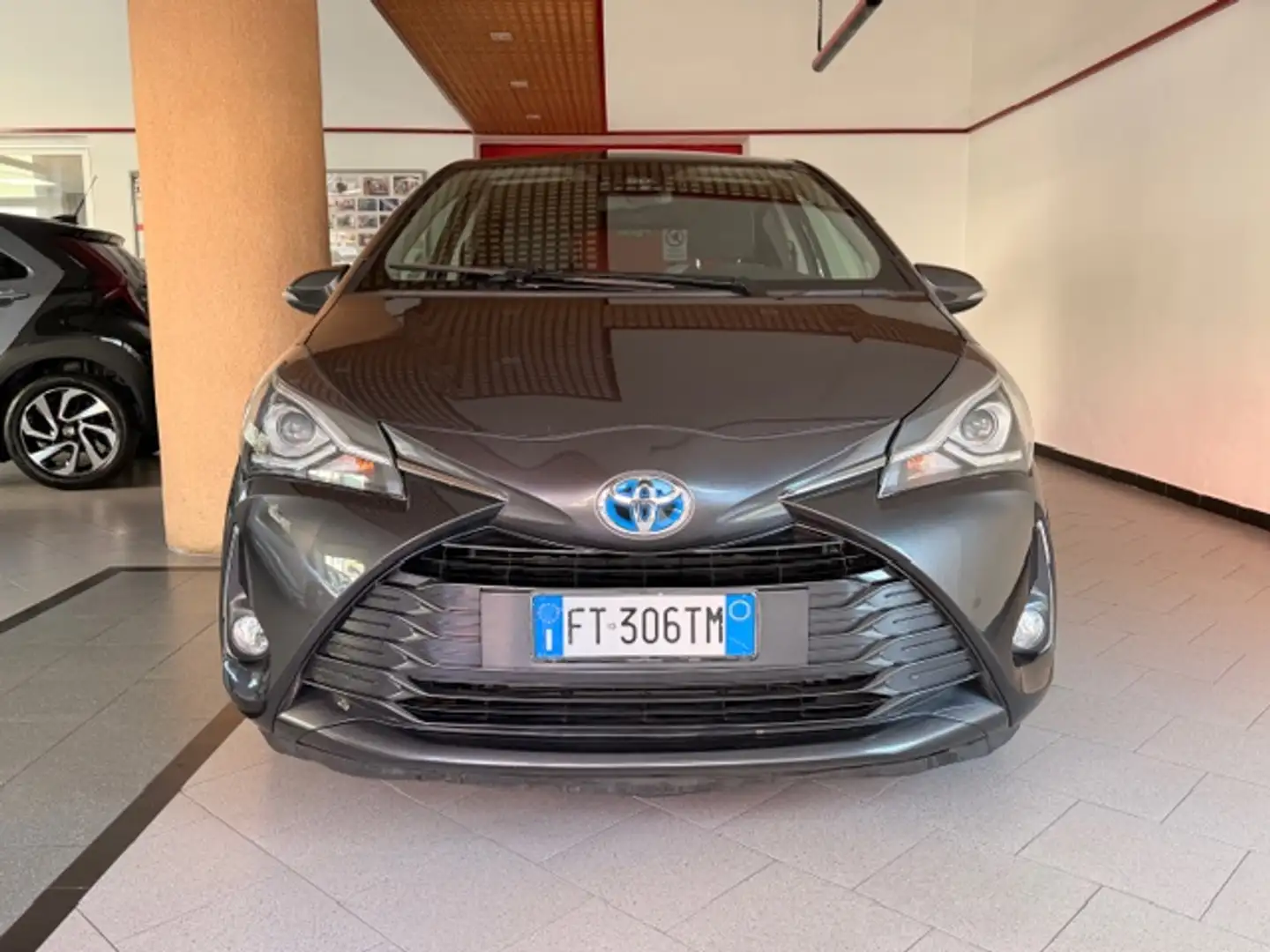 Toyota Yaris 5p 1.5h y20 Grau - 2