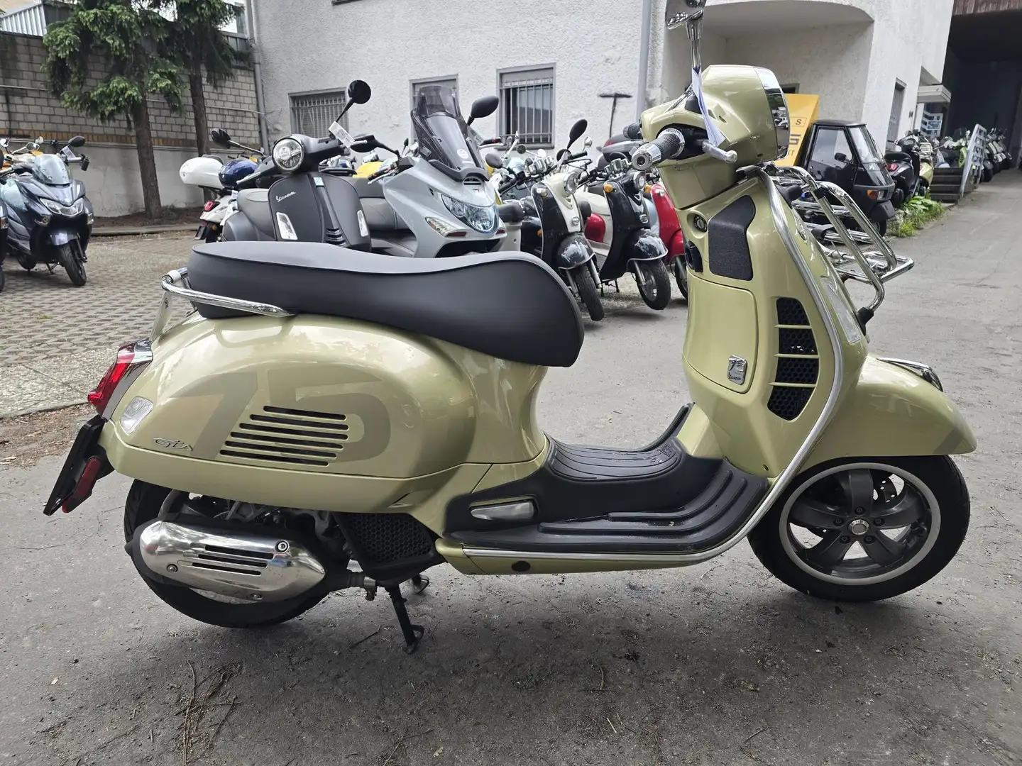 Vespa GTS Super Tech 125 75 Jahre limitiert ABS ASR u.m. Золотистый - 1