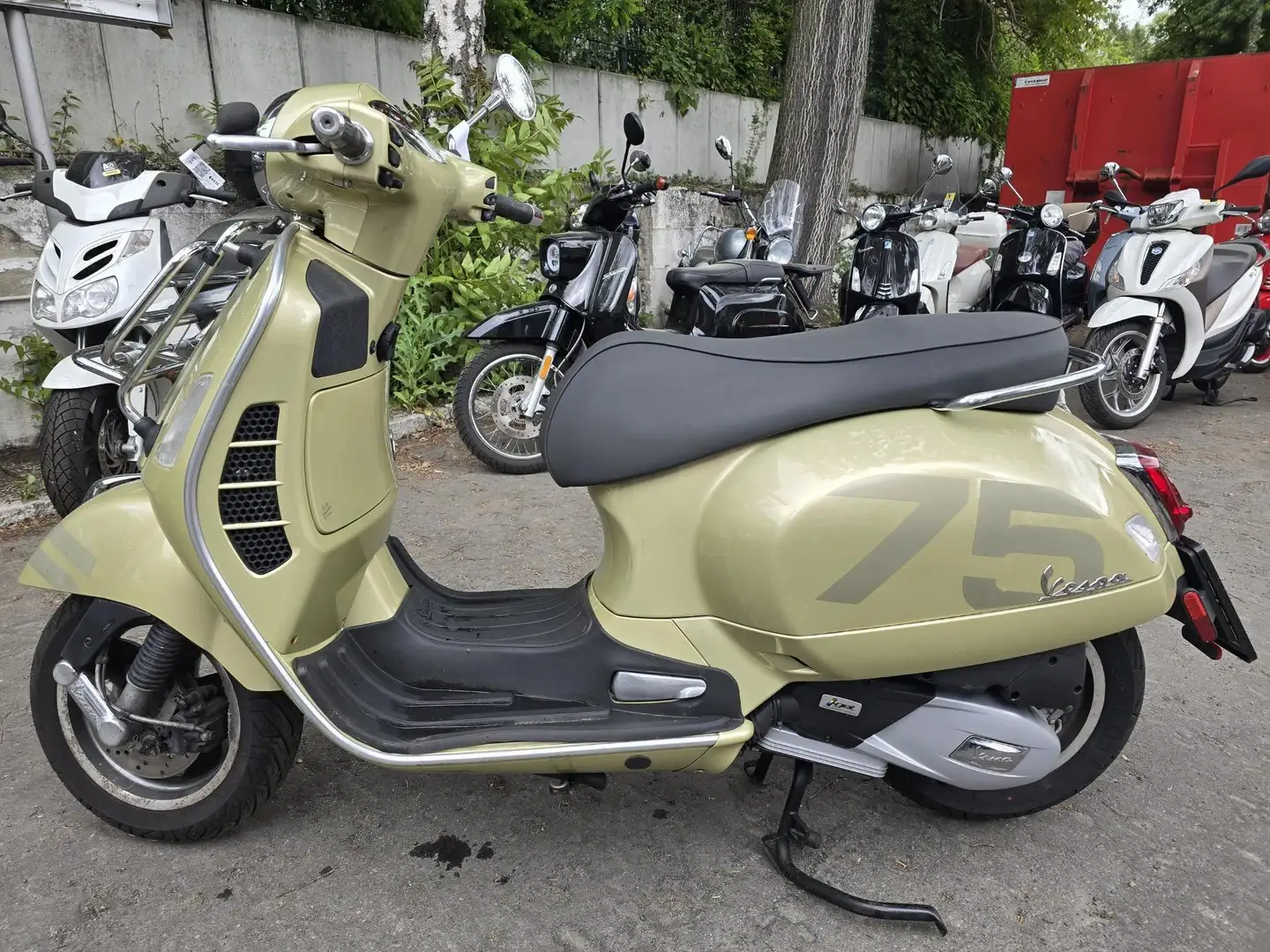 Vespa GTS Super Tech 125 75 Jahre limitiert ABS ASR u.m. Золотистый - 2