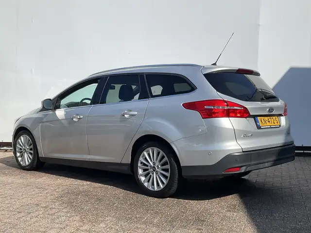 Ford Focus view 2