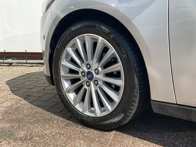 Ford Focus view 12