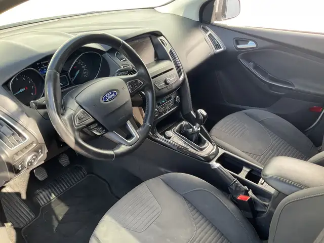 Ford Focus view 14
