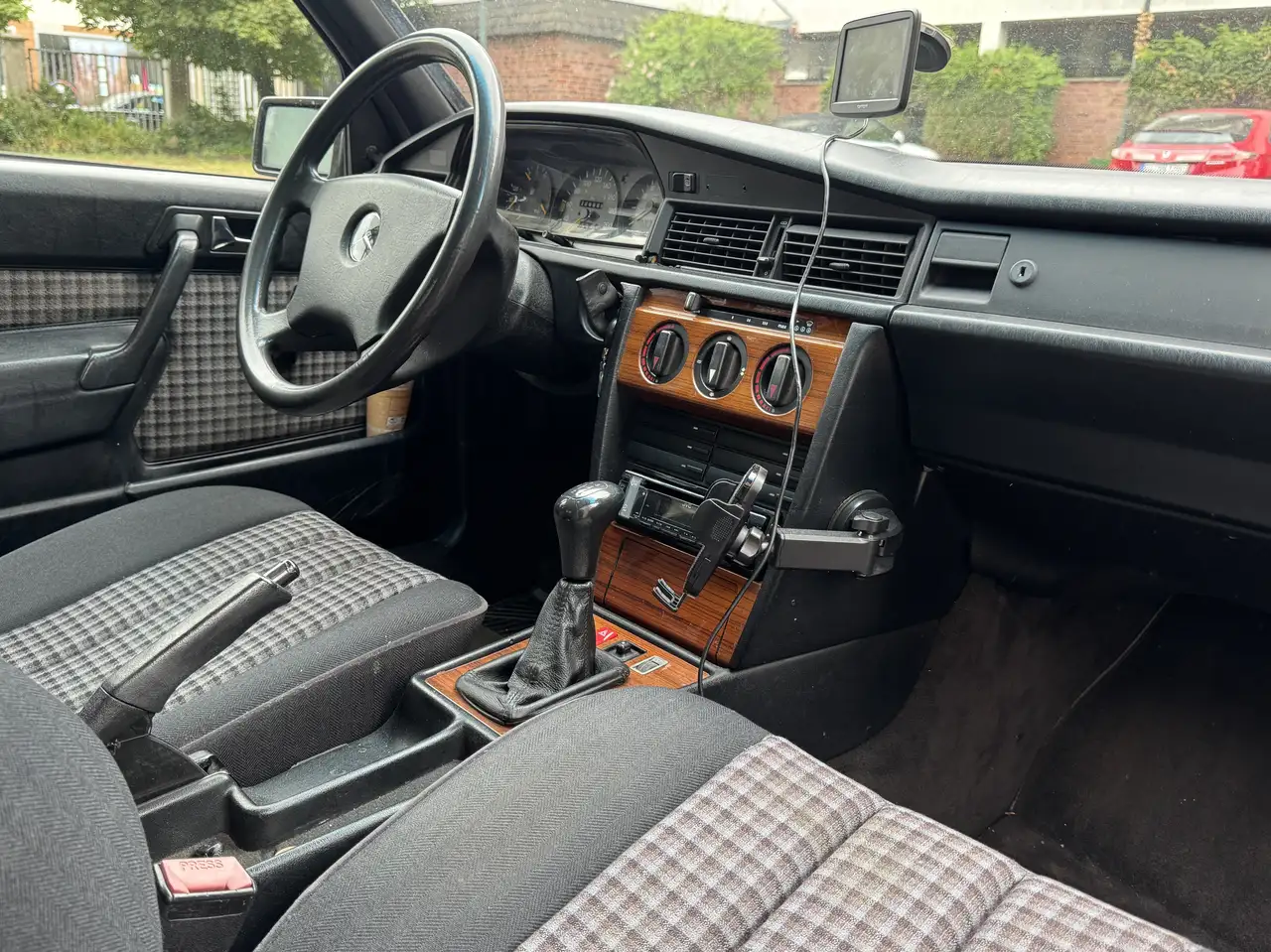 Mercedes-Benz 190 E, foto 8