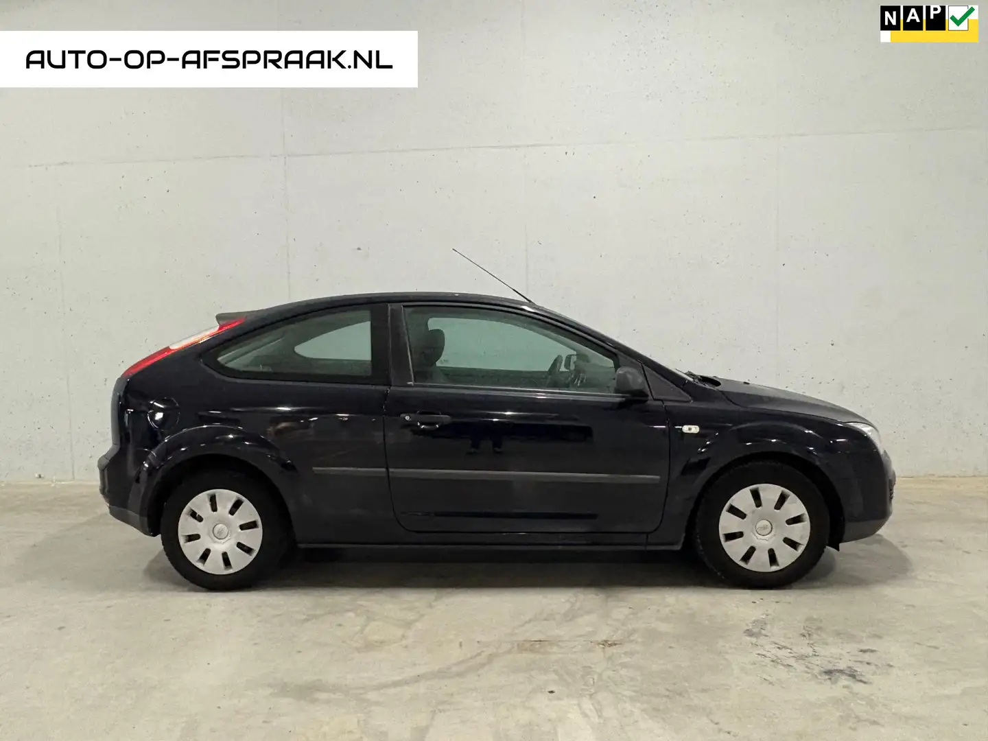 Ford Focus 1.4-16V Titanium Airco 1e eigenaar APK NAP Bleu - 1