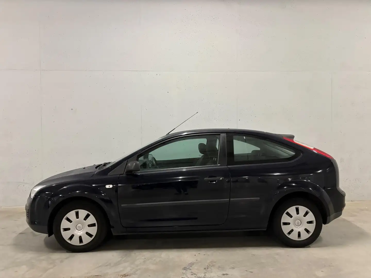 Ford Focus 1.4-16V Titanium Airco 1e eigenaar APK NAP Bleu - 2