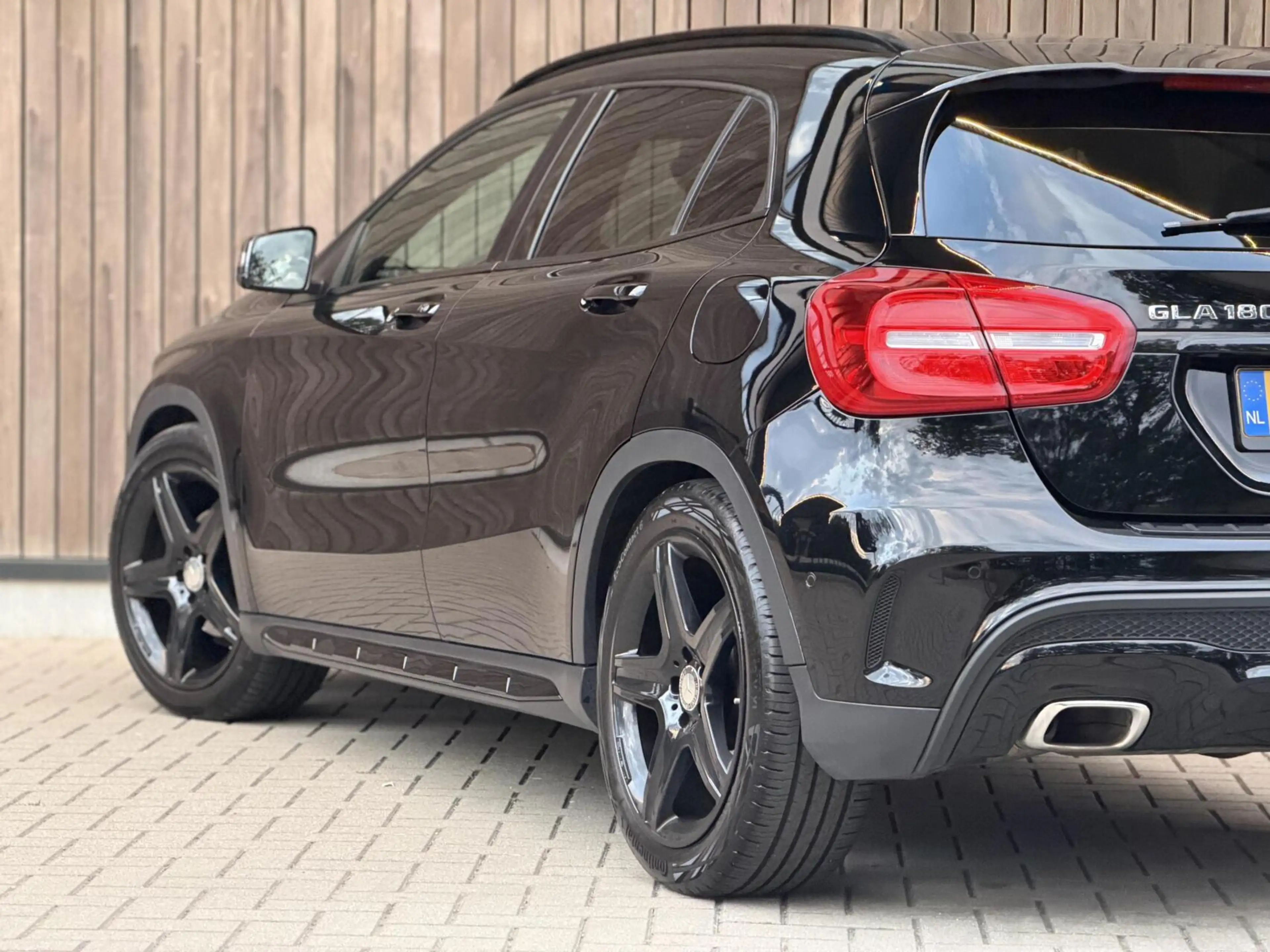 Mercedes-Benz GLA 180 AMG Night Edition Plus | TREKHAAK | XENON | NL-AUT — photo 12