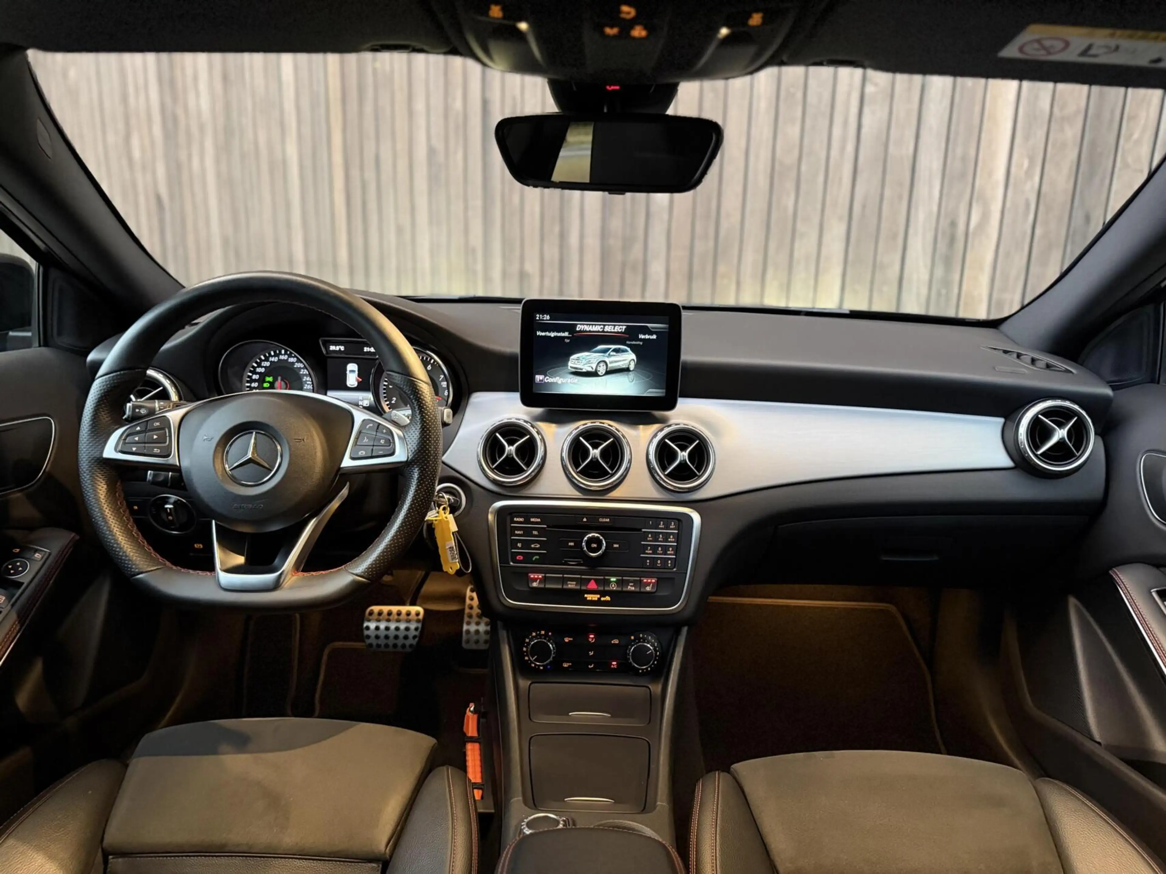 Mercedes-Benz GLA 180 AMG Night Edition Plus | TREKHAAK | XENON | NL-AUT — photo 3