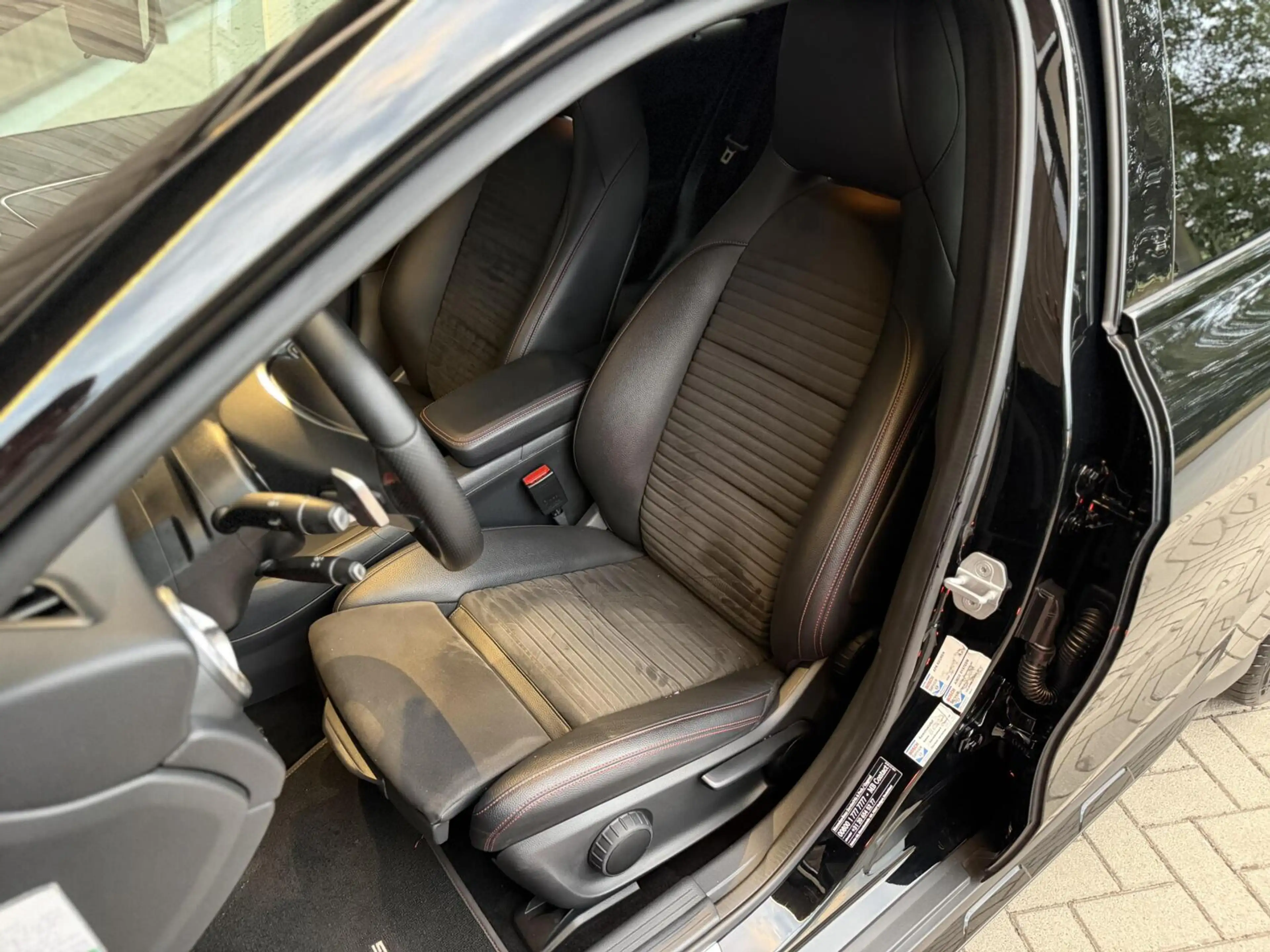 Mercedes-Benz GLA 180 AMG Night Edition Plus | TREKHAAK | XENON | NL-AUT — photo 4