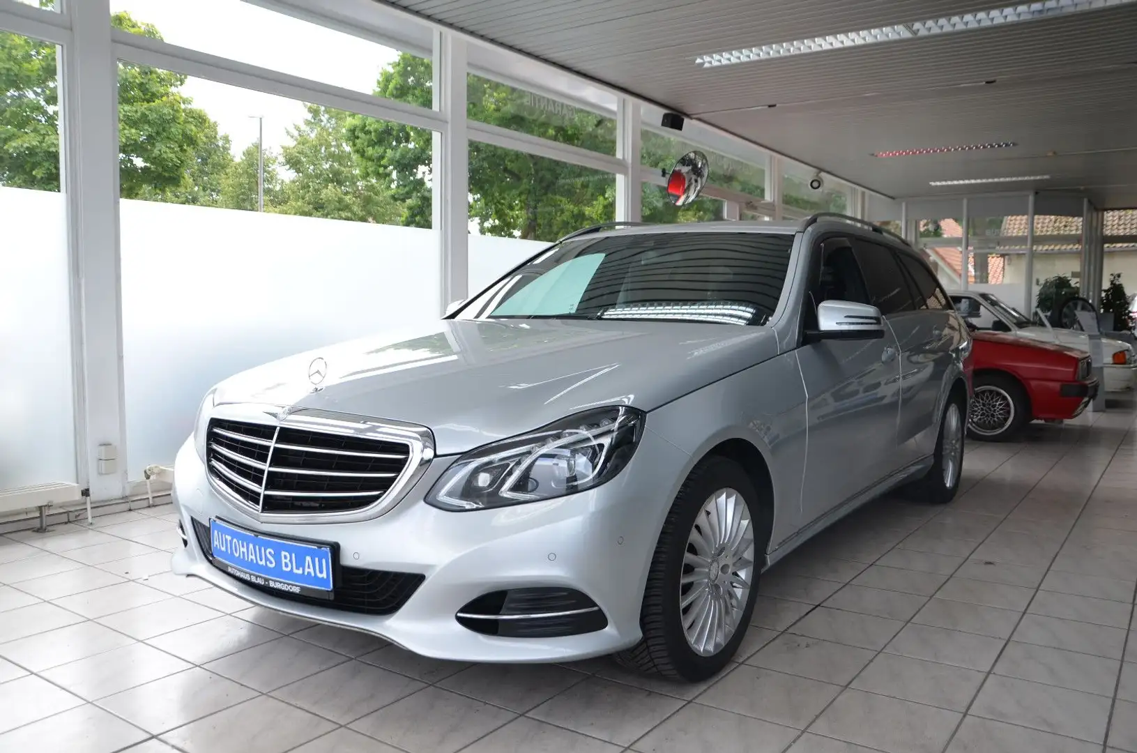 Mercedes-Benz E 220 CDI T BlueEfficiency *AUTOMATIK*AHK*NAVI* Silber - 1