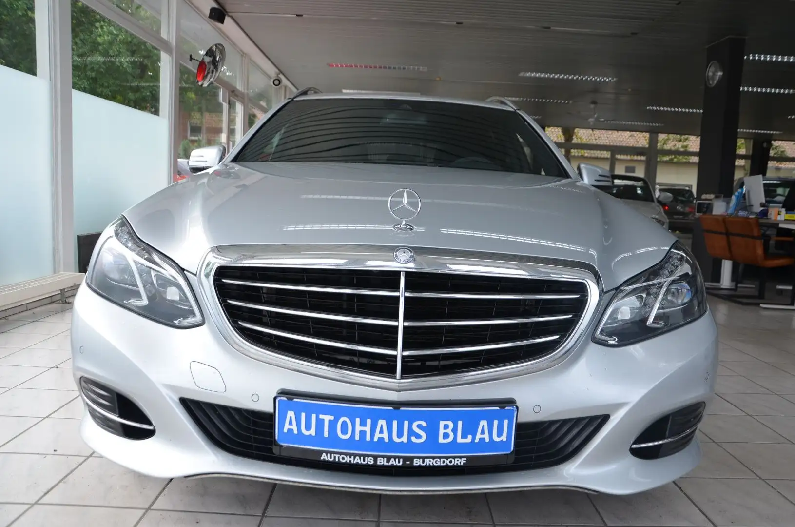 Mercedes-Benz E 220 CDI T BlueEfficiency *AUTOMATIK*AHK*NAVI* Silber - 2