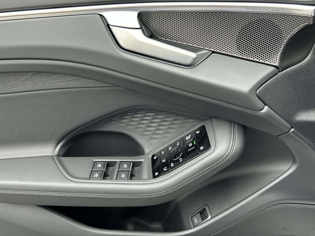 2026 Audi A6 TFSI quattro Technik WHERE TIMELESS DESIGN MEETS M thumb 21