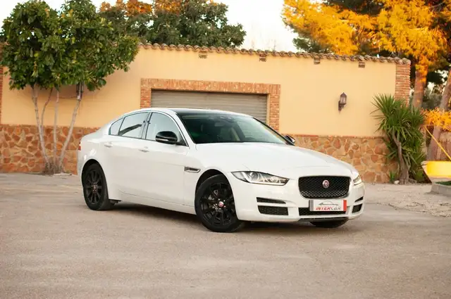 Jaguar XE 2.0 Diesel Pure AWD Aut. 180