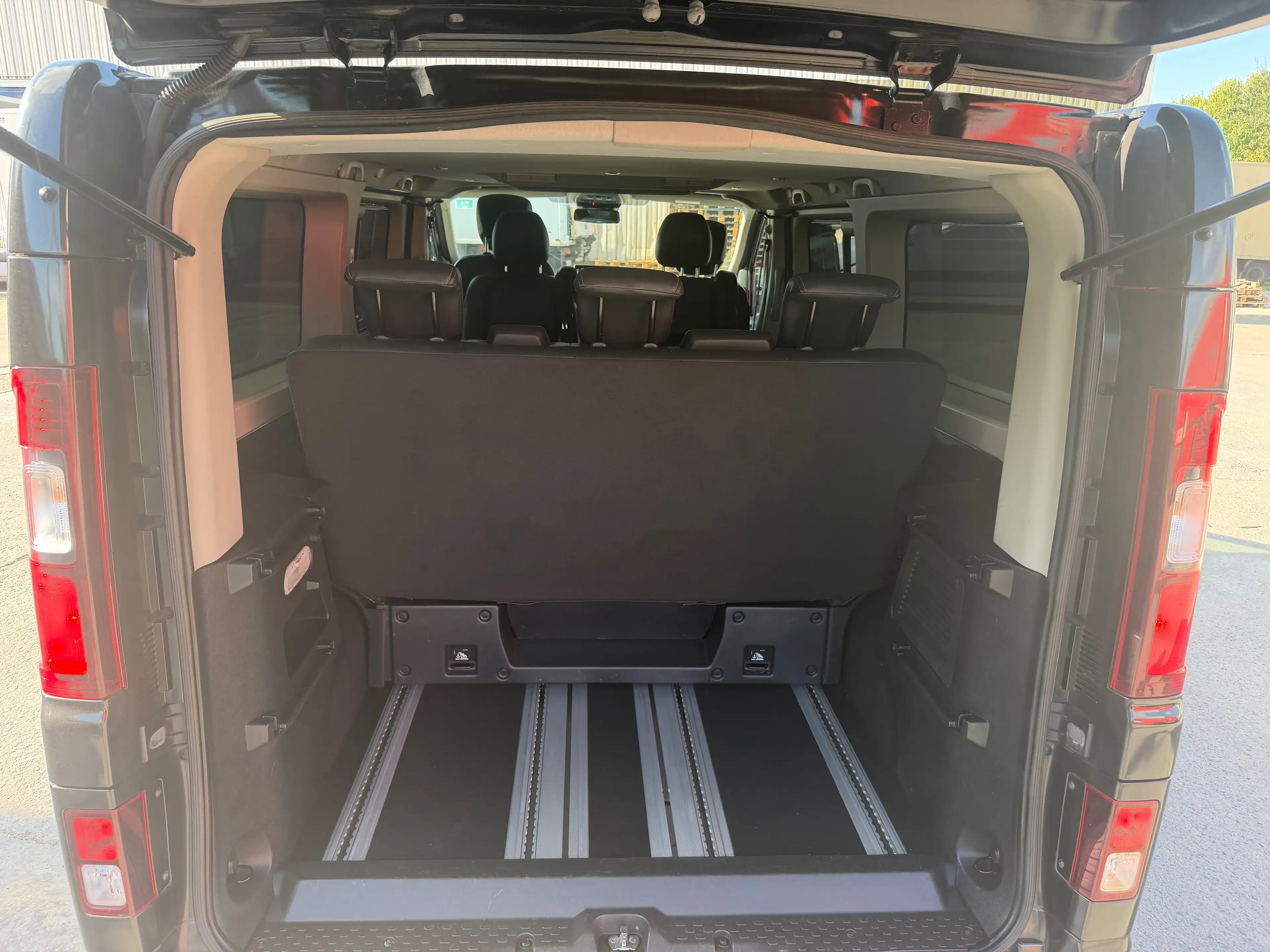 Renault Trafic Grand Spaceclass 2.0 Blue dCi S — photo 10